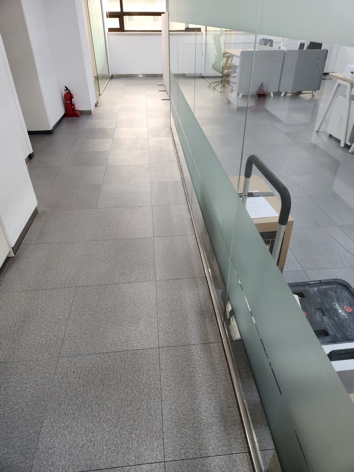 사무실통로. 파티션